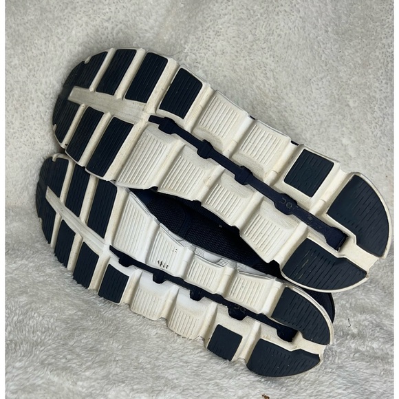 Men’s size 11 On Cloud 5’s - Picture 6 of 7